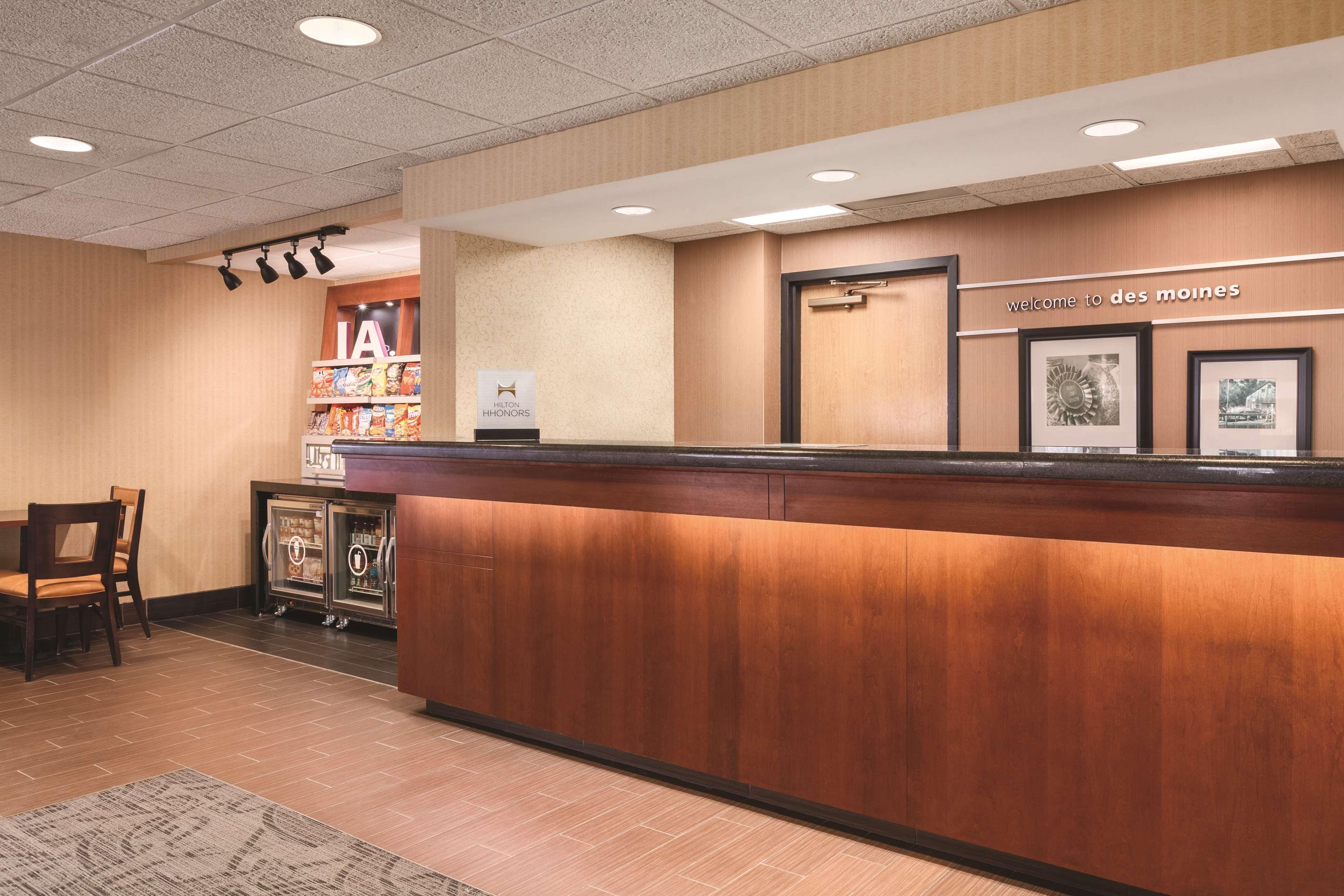 Hampton Inn Des Moines-Airport Exteriör bild