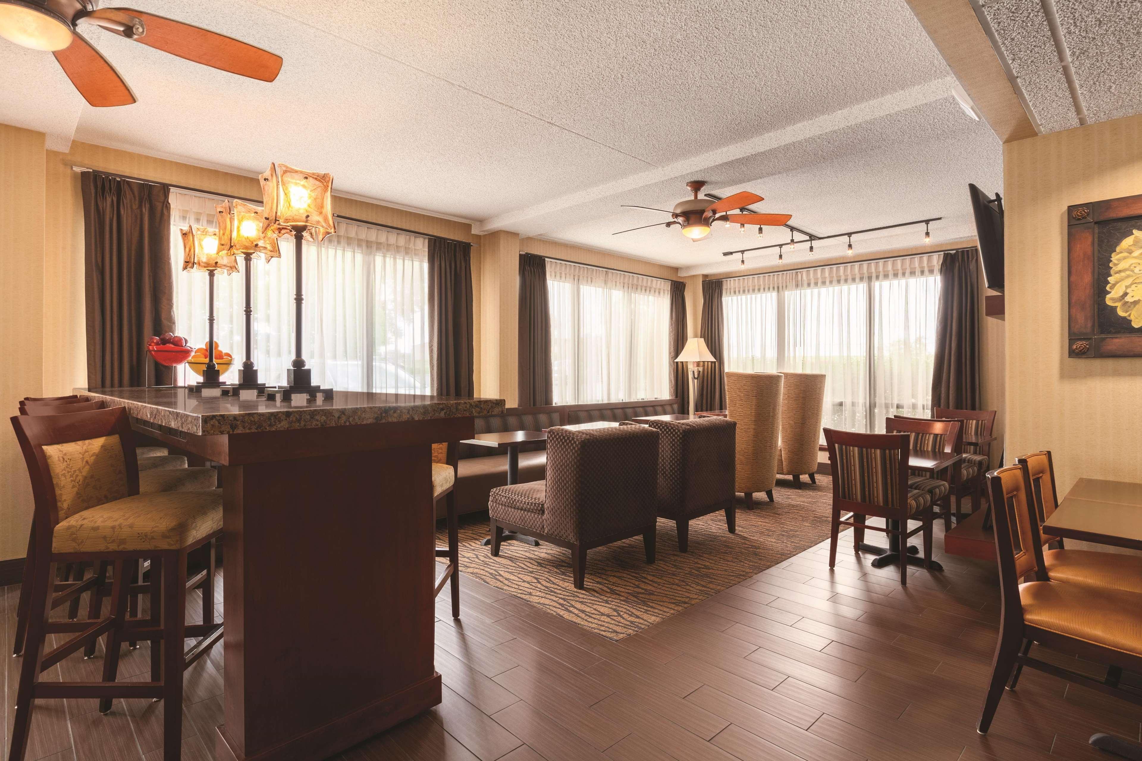 Hampton Inn Des Moines-Airport Exteriör bild