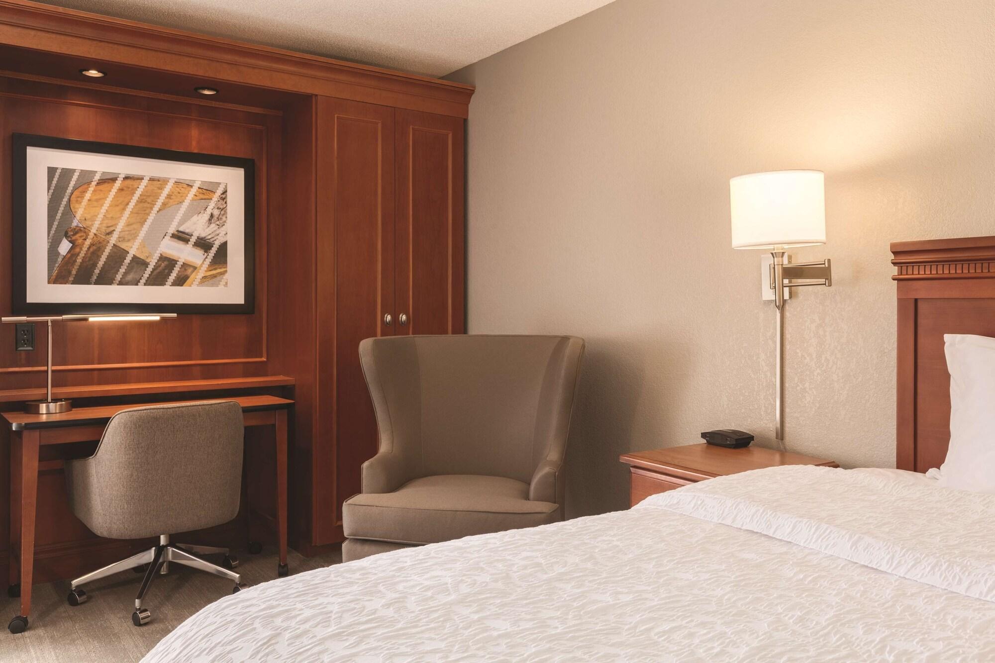 Hampton Inn Des Moines-Airport Exteriör bild