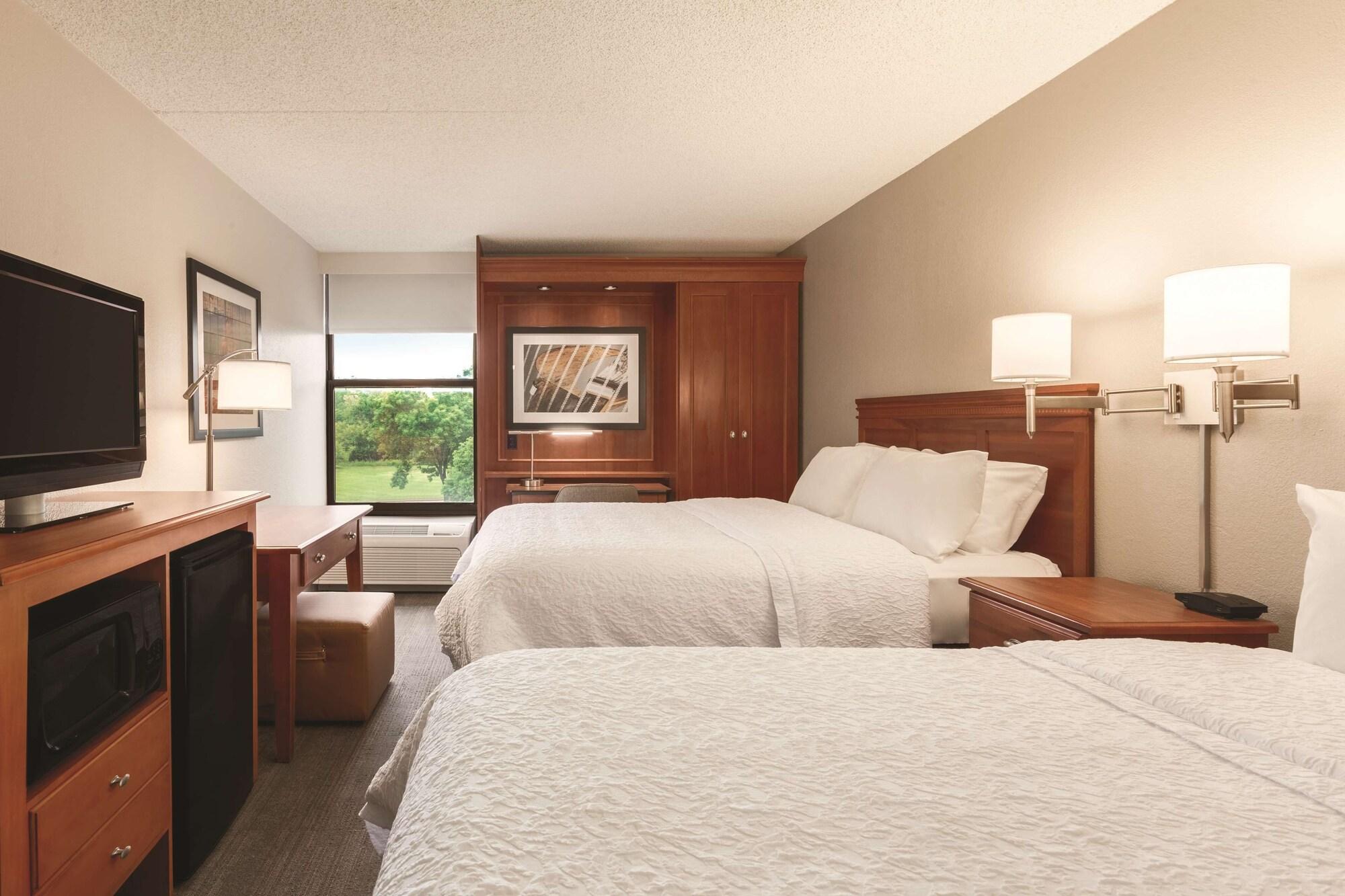 Hampton Inn Des Moines-Airport Exteriör bild