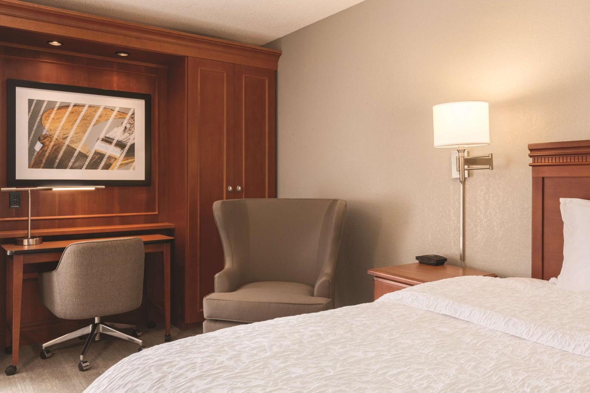 Hampton Inn Des Moines-Airport Exteriör bild