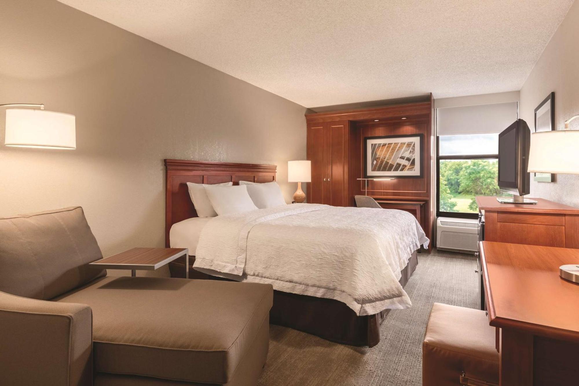 Hampton Inn Des Moines-Airport Exteriör bild